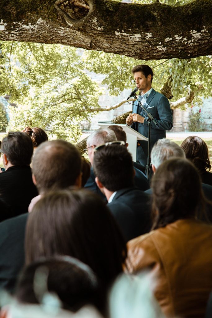 Photo-mariage-les-Iffs-Chateau-de-Montmuran-cérémonie-laïque-officiant