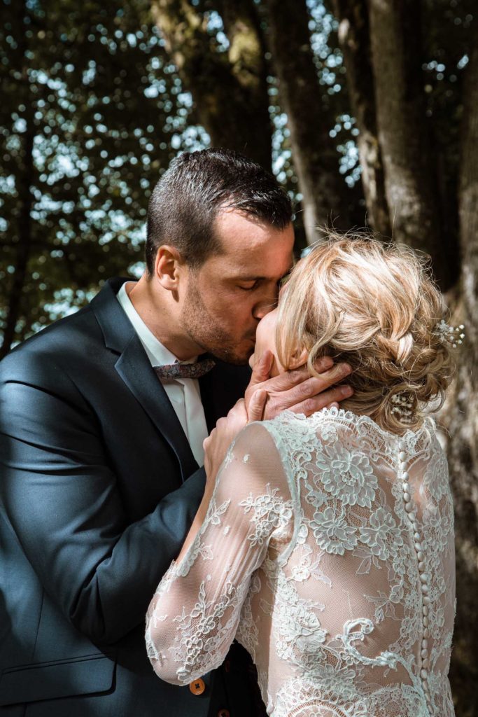 Photo-Mariage-baiser-mariés