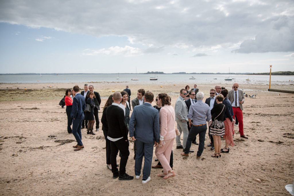 Mariage-breton-Vannes-Porzh-Kerviche-groupe-plage-bretonne