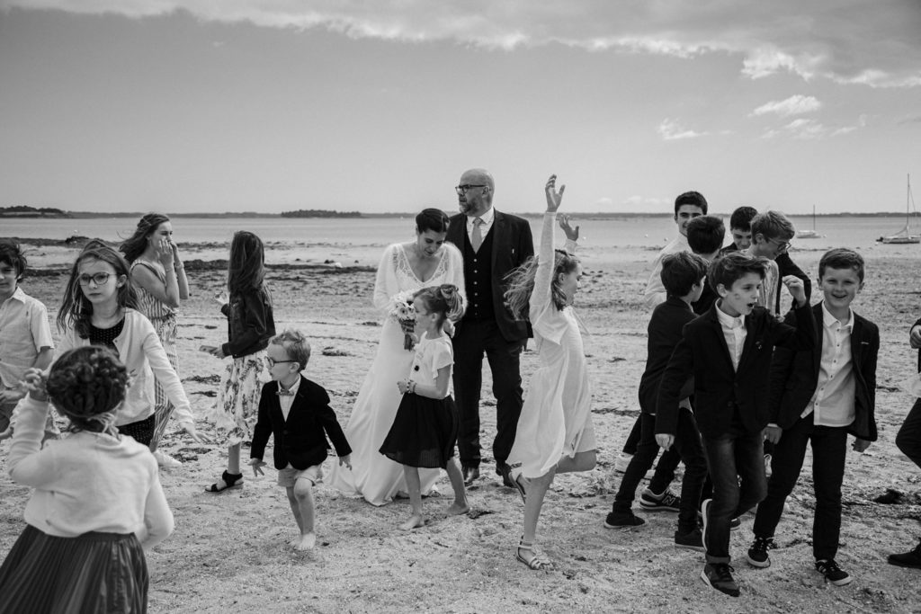 Mariage-breton-Vannes-Porzh-Kerviche-groupe-plage
