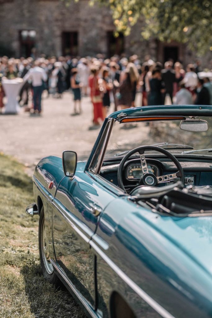 voiture-mariés-mariage-rennes