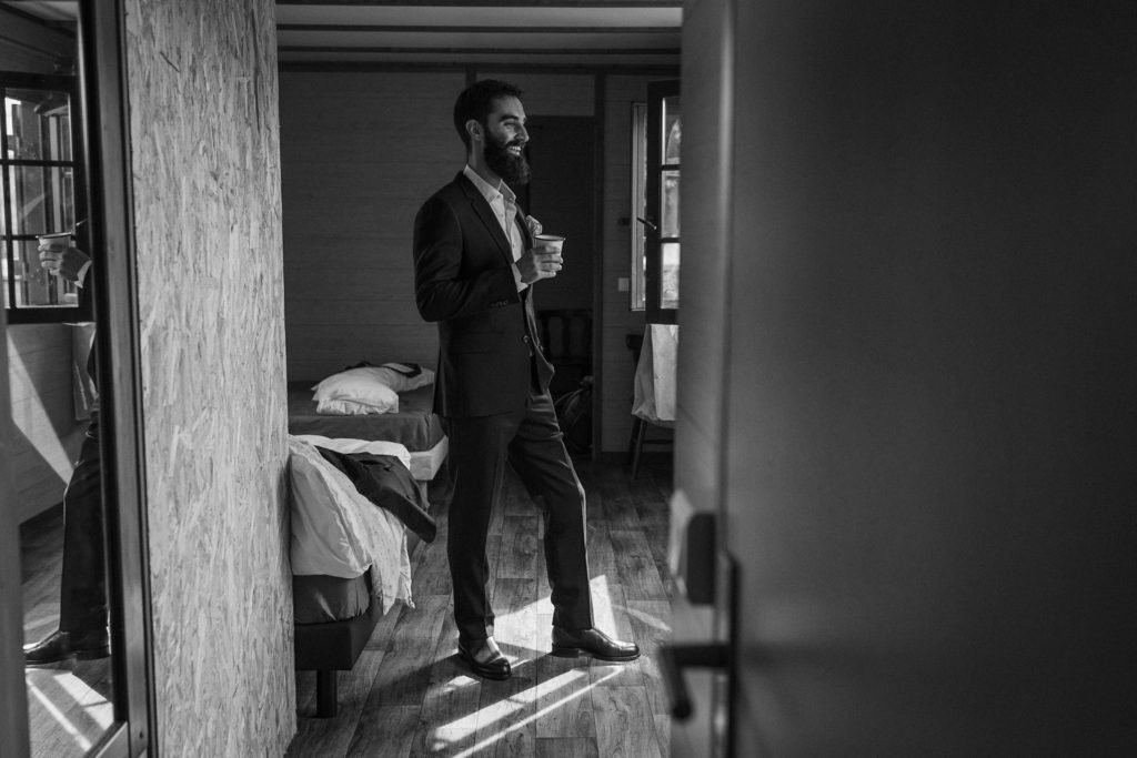 Photographe mariage Bretagne préparatifs marié